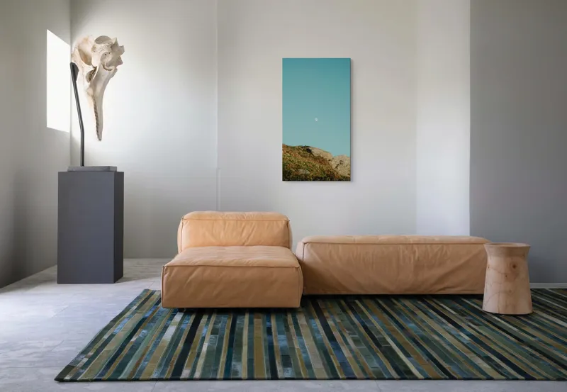 Tablou Canvas, "Luna meditând deasupra colțului stâncos", Cer, Lună, Stânci, Iarbă, Azuriu, Natură, Calm, Seninătate, 50 x 90 cm – poza 5