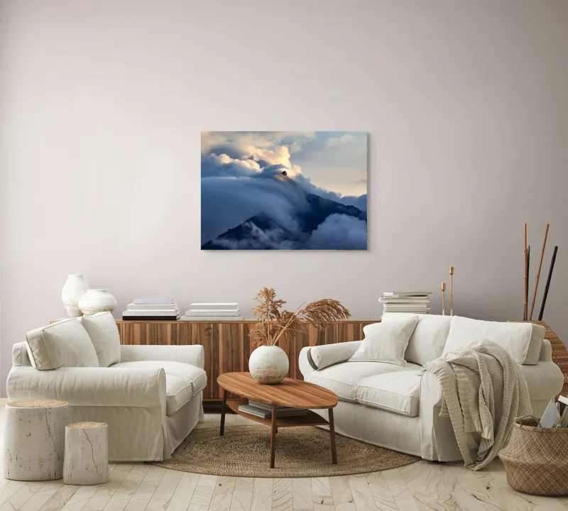 Tablou Canvas, "Lumina dimineții peste vârfuri ascunse", Nori, Vârf, Lumină, Mister, Cer, Munte, Răsărit, Majestuos, 100 x 70 cm – poza 3