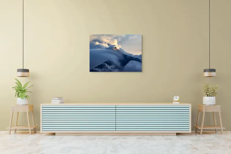 Tablou Canvas, "Lumina dimineții peste vârfuri ascunse", Nori, Vârf, Lumină, Mister, Cer, Munte, Răsărit, Majestuos, 100 x 70 cm – poza 4