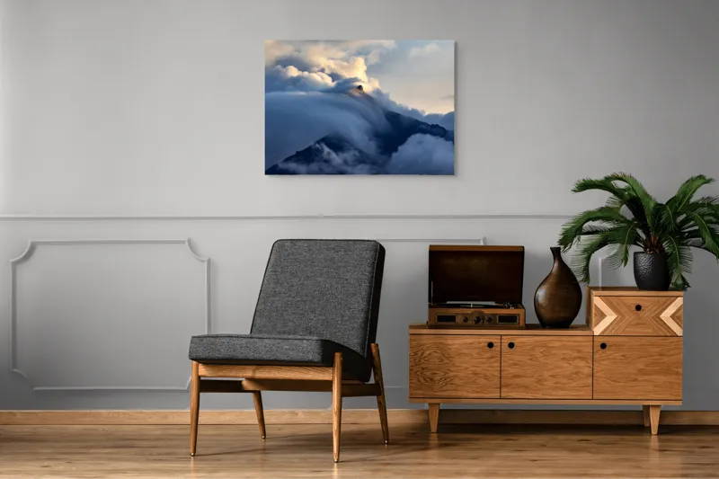 Tablou Canvas, "Lumina dimineții peste vârfuri ascunse", Nori, Vârf, Lumină, Mister, Cer, Munte, Răsărit, Majestuos, 100 x 70 cm – poza 8