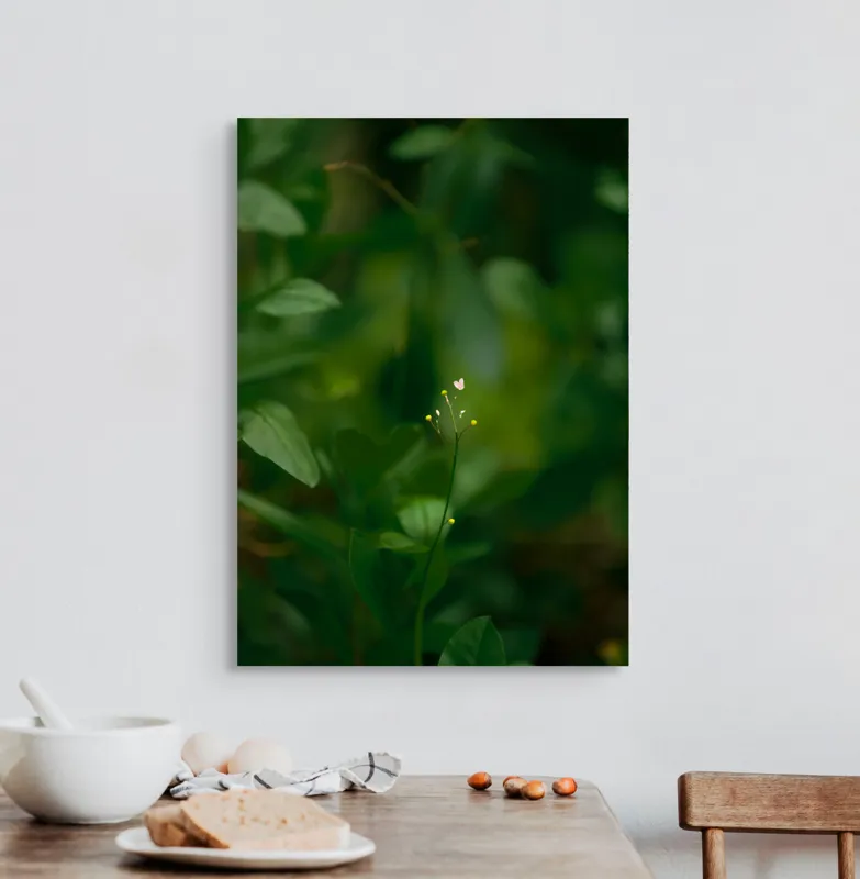 Tablou Canvas, "Inima naturii printre frunze verzi", Verde, Frunziș, Delicat, Petale, Natură, Mic, Fragil, Luminos, 50 x 70 cm – poza 3