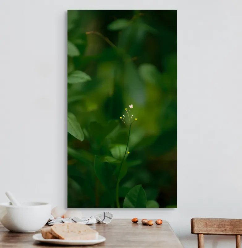 Tablou Canvas, "Inima naturii printre frunze verzi", Verde, Frunziș, Delicat, Petale, Natură, Mic, Fragil, Luminos, 50 x 90 cm – poza 3