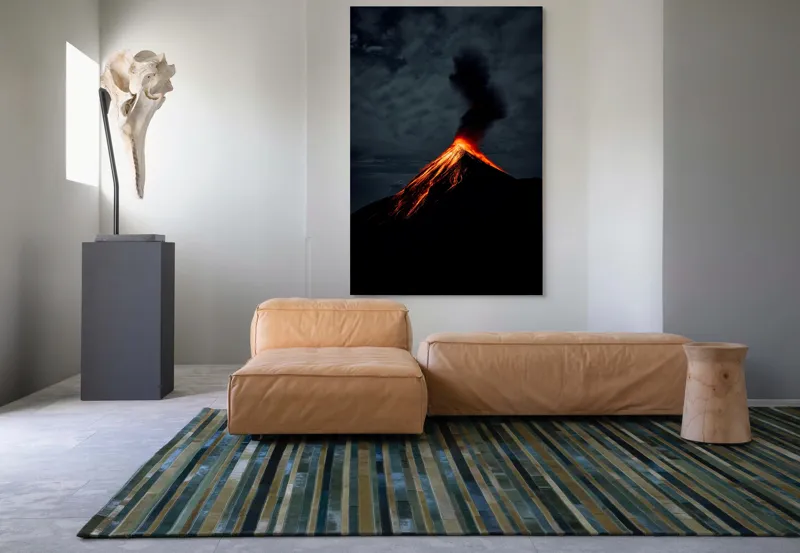Tablou Canvas, "Erupția spectaculoasă a vulcanului noaptea", Erupție, Foc, Intensitate, Noapte, Spectacol, Natură, Putere, Lumină, Cenușă, Nor, Magmă, Dramatic, Energie, Munte., 100 x 150 cm – poza 7