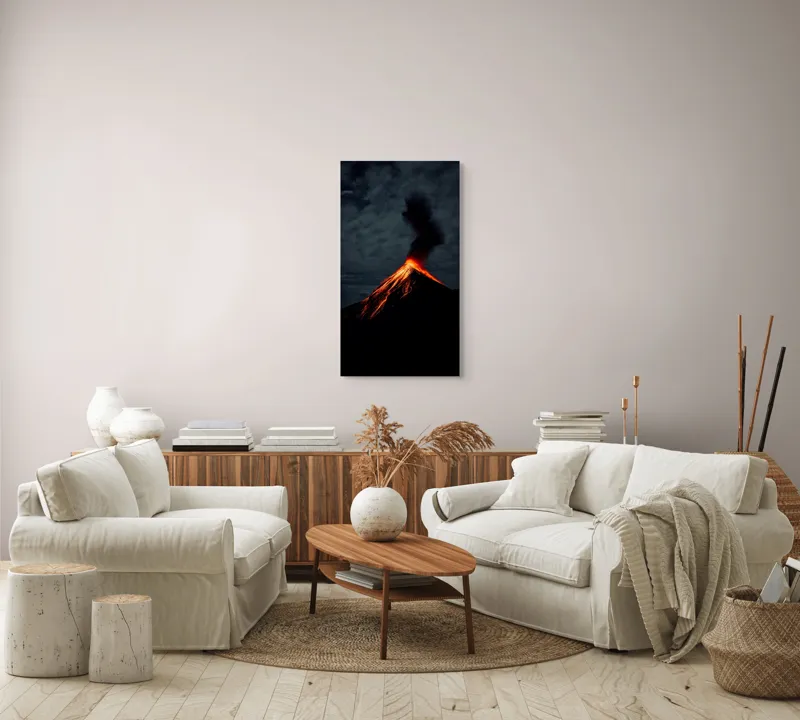 Tablou Canvas, "Erupția spectaculoasă a vulcanului noaptea", Erupție, Foc, Intensitate, Noapte, Spectacol, Natură, Putere, Lumină, Cenușă, Nor, Magmă, Dramatic, Energie, Munte., 50 x 90 cm – poza 7
