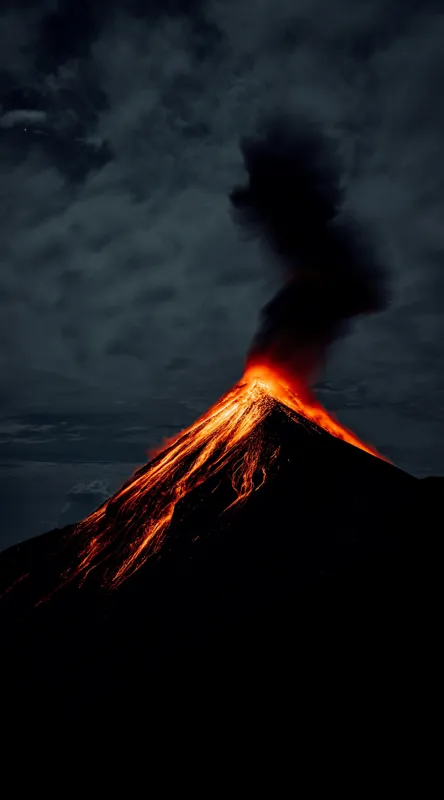 Tablou Canvas, "Erupția spectaculoasă a vulcanului noaptea", Erupție, Foc, Intensitate, Noapte, Spectacol, Natură, Putere, Lumină, Cenușă, Nor, Magmă, Dramatic, Energie, Munte., 50 x 90 cm – poza 2