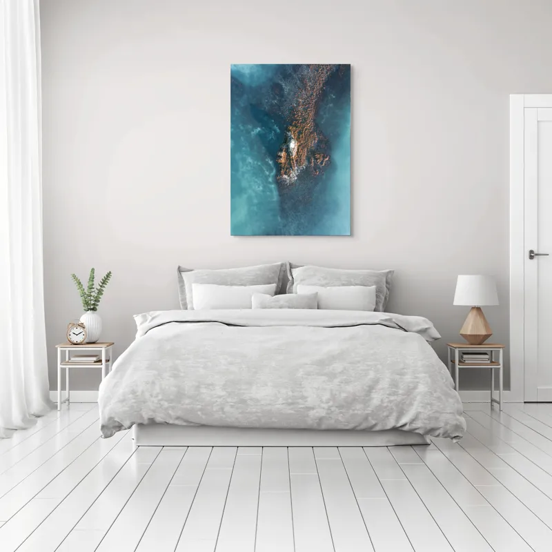 Tablou Canvas, "Insula Tăcută în Oceanul Albastru", Turcoaz, Stâncă, Valuri, Nisip, Apă, Textură, Contrast, Ocean, Umbre, Natură, 70 x 100 cm – poza 3