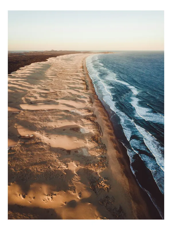 Tablou Canvas, "Întinderea nemărginită a țărmului sălbatic", Ocean, Valuri, Plajă, Nisip, Apus, Linie, Coastă, Textură, Natură, Peisaj, 100 x 150 cm