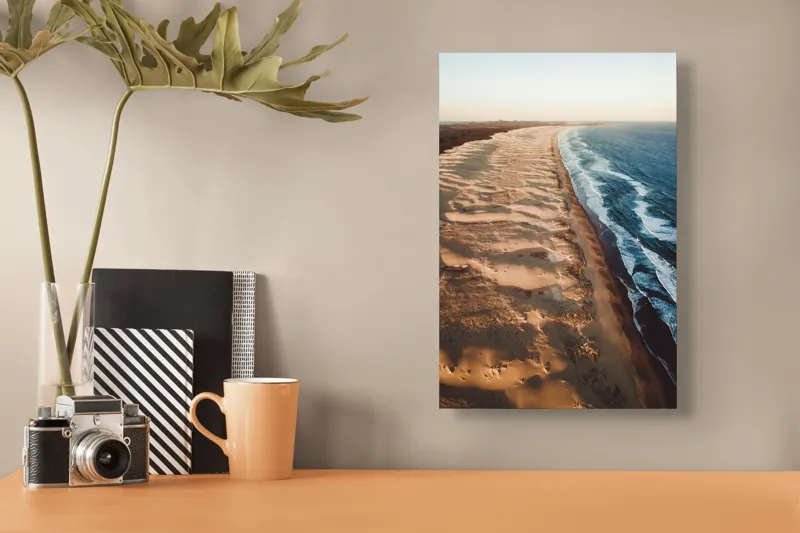 Tablou Canvas, "Întinderea nemărginită a țărmului sălbatic", Ocean, Valuri, Plajă, Nisip, Apus, Linie, Coastă, Textură, Natură, Peisaj, 26 x 39 cm – poza 3