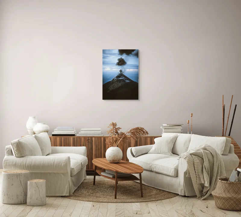 Tablou Canvas, "Norii de fum ai vulcanului treaz", Nor, Erupție, Vulcan, Fum, Cer, Intensitate, Natură, Dramatic, Peisaj, Stâncos, 50 x 70 cm – poza 4