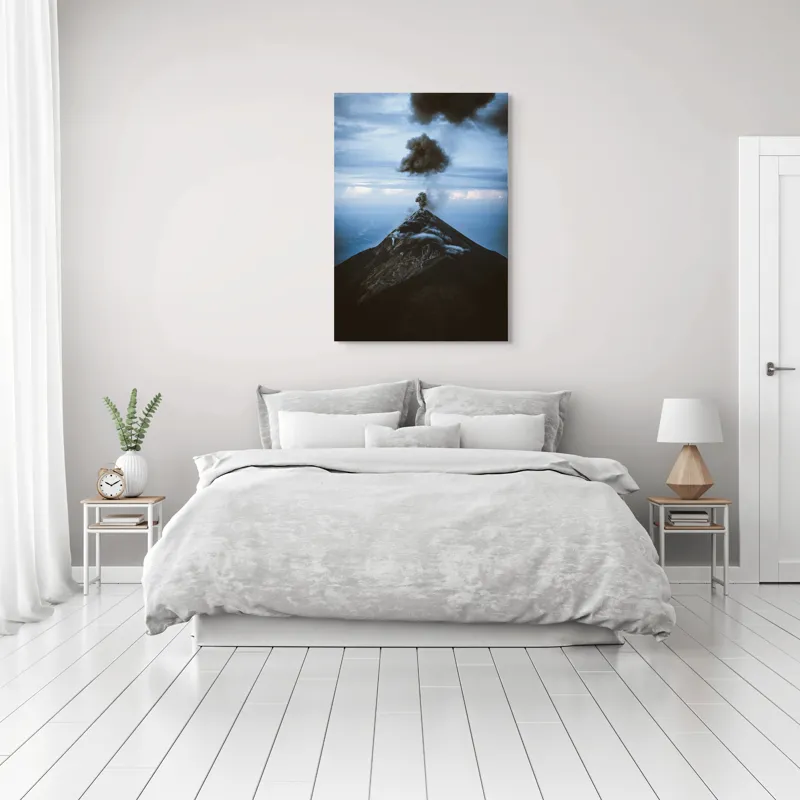 Tablou Canvas, "Norii de fum ai vulcanului treaz", Nor, Erupție, Vulcan, Fum, Cer, Intensitate, Natură, Dramatic, Peisaj, Stâncos, 70 x 100 cm – poza 3