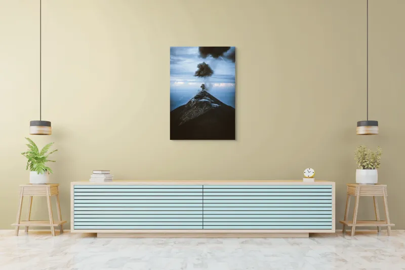Tablou Canvas, "Norii de fum ai vulcanului treaz", Nor, Erupție, Vulcan, Fum, Cer, Intensitate, Natură, Dramatic, Peisaj, Stâncos, 70 x 100 cm – poza 5