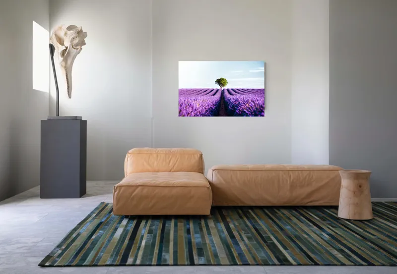 Tablou Canvas, "Lan de lavandă sub cer senin", Lavandă, Câmp, Copac, Albastru, Linia Orizontului, Rege, Natură, Parfum, Flori, Cer, Verde, Solitudine, 90 x 50 cm – poza 8