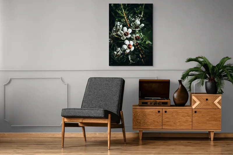 Tablou Canvas, "Flori albe în lumina umbrei", Flori, Albe, Frunze, Verde, Natura, Detalii, Lumina, Umbre, 70 x 100 cm – poza 6