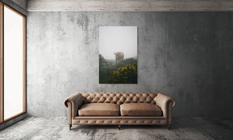 Tablou Canvas, "Vaca rătăcită printre ceață și flori", Nor, Vacă, Ceață, Munți, Vegetație, Ploaie, Natură, Melancolie, 100 x 150 cm – poza 6