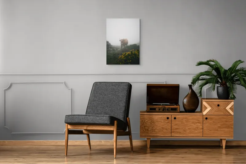 Tablou Canvas, "Vaca rătăcită printre ceață și flori", Nor, Vacă, Ceață, Munți, Vegetație, Ploaie, Natură, Melancolie, 50 x 70 cm – poza 8