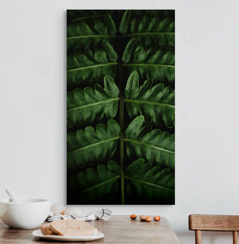 Tablou Canvas, "Frunze de ferigă în armonie naturală", Frunziș, Simetrie, Verde, Natură, Textură, Frunze, Umbre, Contrast, Eleganță, Mister, 50 x 90 cm – poza 3