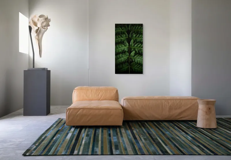 Tablou Canvas, "Frunze de ferigă în armonie naturală", Frunziș, Simetrie, Verde, Natură, Textură, Frunze, Umbre, Contrast, Eleganță, Mister, 50 x 90 cm – poza 5