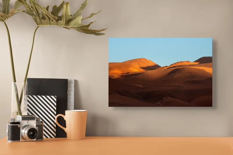 Tablou Canvas, "Umbrele aurii ale deșertului la amurg", Deșert, Dune, Apus, Nisip, Seară, Lumină, Coline, Căldură, Sereinitate, Contrast, 39 x 26 cm – poza 3