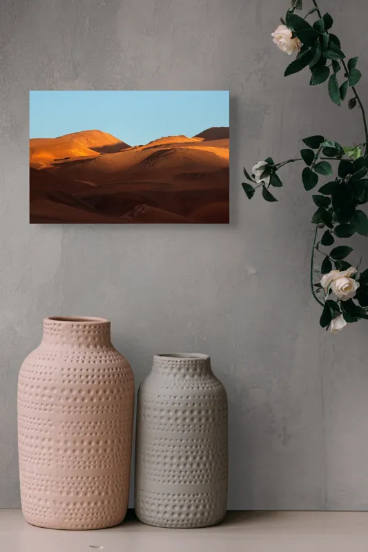 Tablou Canvas, "Umbrele aurii ale deșertului la amurg", Deșert, Dune, Apus, Nisip, Seară, Lumină, Coline, Căldură, Sereinitate, Contrast, 39 x 26 cm – poza 4