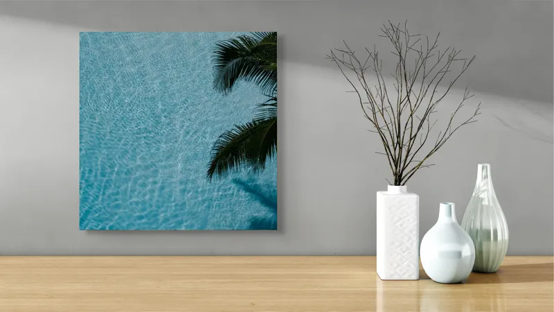 Tablou Canvas, "Palmier la marginea piscinei cristaline", Lumină, Apă, Palmier, Reflexie, Serenitate, 50 x 50 cm – poza 3