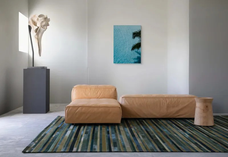 Tablou Canvas, "Palmier la marginea piscinei cristaline", Lumină, Apă, Palmier, Reflexie, Serenitate, 50 x 70 cm – poza 7