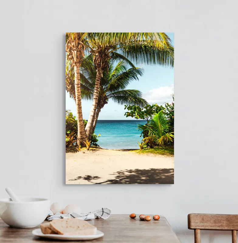Tablou Canvas, "Vara liniștită pe țărm tropical", Palmiere, Plajă, Apă, Azur, Vegetație, Cer, Relaxare, Natură, 50 x 70 cm – poza 3