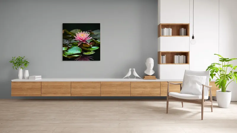 Tablou Canvas, "Lotus senin pe apa întunecată", Floare, Lac, Frunza, Apă, Reflecție, Natură, Tranquilitate, Petale, Verde, Roz, 100 x 100 cm – poza 8