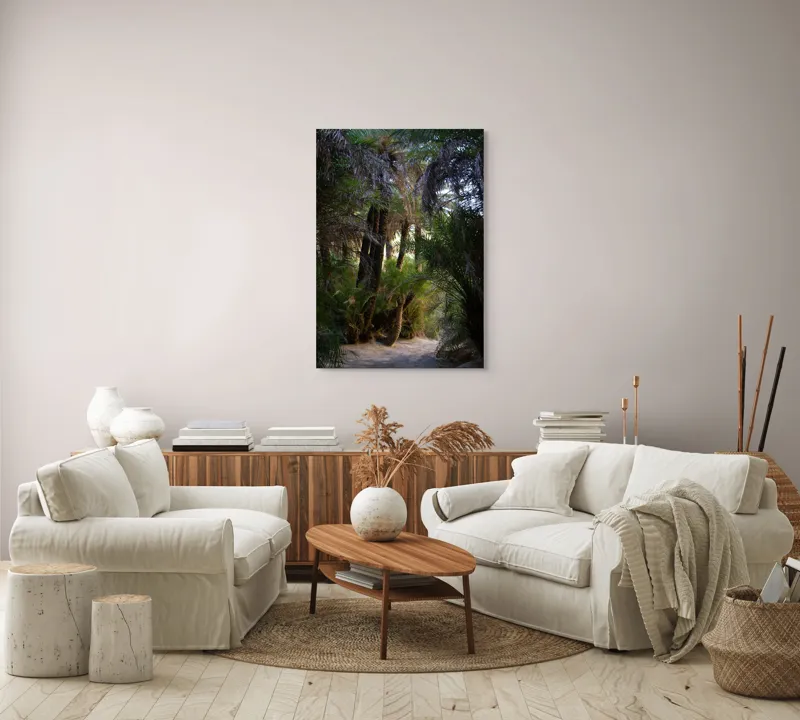 Tablou Canvas, "Poteca ascunsă în junglă misterioasă", Palmieri, Frunziș, Umbre, Pământ, Lumină, Vegetație, Trunchiuri, 70 x 100 cm – poza 4