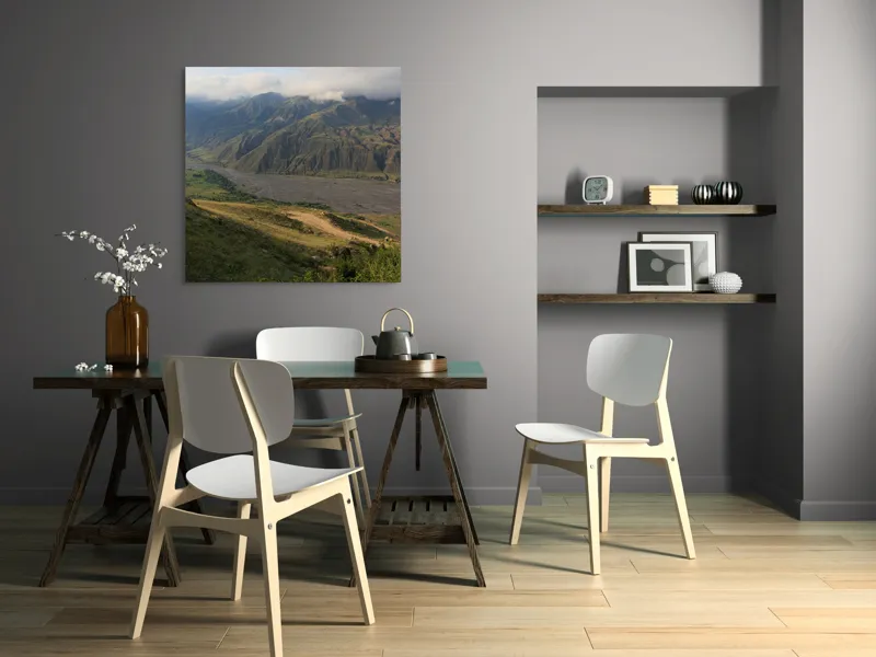 Tablou Canvas, "Valea misterioasă sub cerul înnourat", Pajiște, Munți, Nor, Râu, Vale, Verdeață, Cer, Umbre, Natură, Peisaj, 100 x 100 cm – poza 6