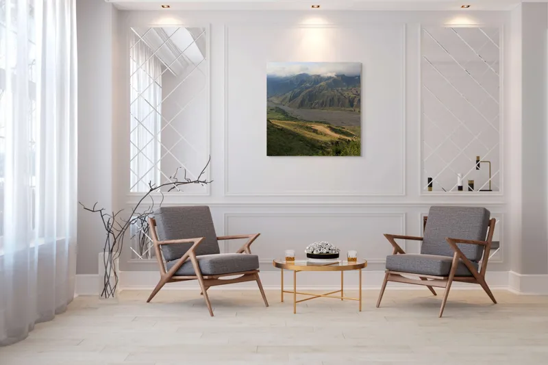 Tablou Canvas, "Valea misterioasă sub cerul înnourat", Pajiște, Munți, Nor, Râu, Vale, Verdeață, Cer, Umbre, Natură, Peisaj, 100 x 100 cm – poza 7