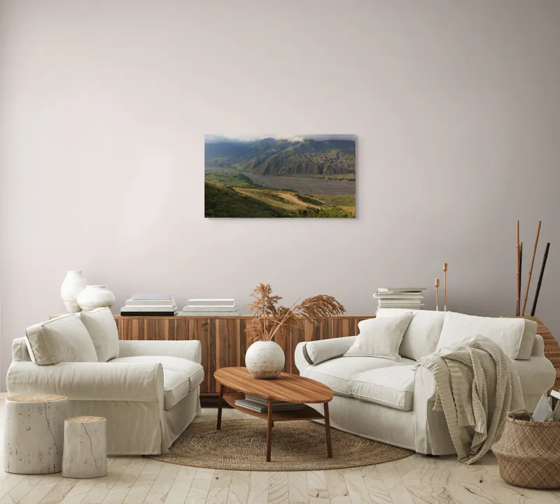 Tablou Canvas, "Valea misterioasă sub cerul înnourat", Pajiște, Munți, Nor, Râu, Vale, Verdeață, Cer, Umbre, Natură, Peisaj, 90 x 50 cm – poza 4