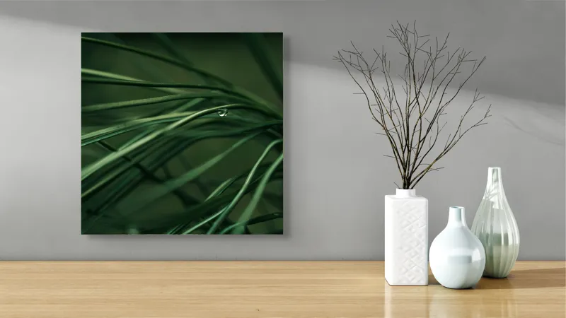 Tablou Canvas, "Roua pe firele de iarbă verde", Frunze, Verde, Picături, Natură, Delicat, Umiditate, Lumină, Frumusețe, Simplitate, Reflecție, 50 x 50 cm – poza 3