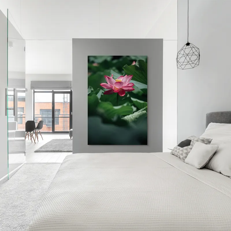 Tablou Canvas, "Frumusețea solitară a lotusului roz", Floare, Lotus, Roz, Frunze, Verde, Natură, Frumusețe, 100 x 150 cm – poza 5