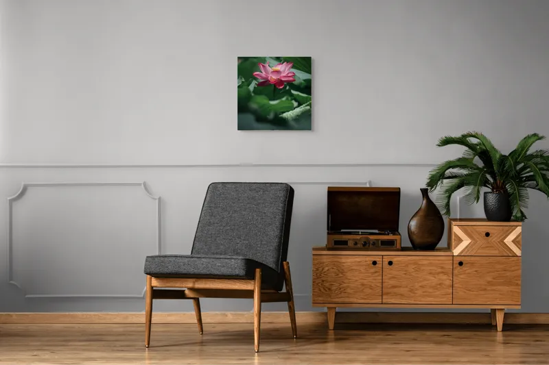 Tablou Canvas, "Frumusețea solitară a lotusului roz", Floare, Lotus, Roz, Frunze, Verde, Natură, Frumusețe, 50 x 50 cm – poza 6