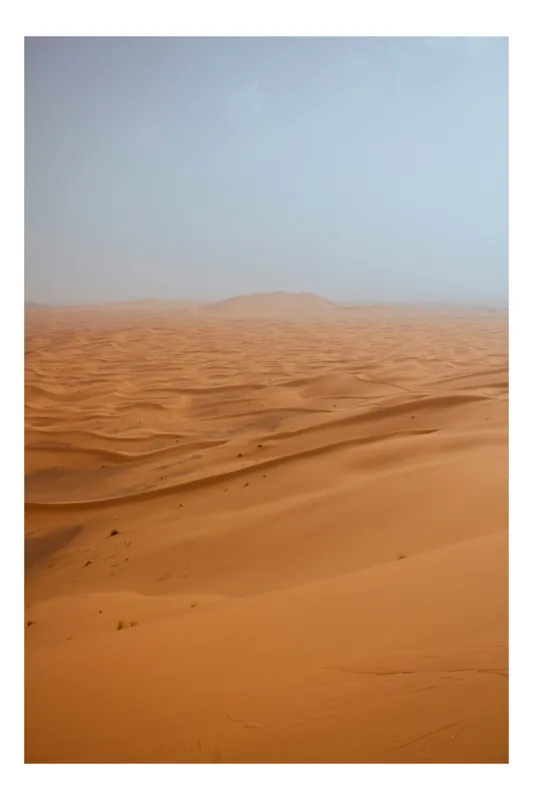 Tablou Canvas, "Infinitatea liniștită a nisipurilor aurii", Deșert, Nisipuri, Dune, Orizont, Ariditate, Liniște, Întindere, Vastitate, Seninătate, Solitudine, 26 x 39 cm