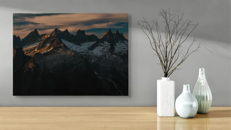 Tablou Canvas, "Vârfuri de munte în apus aramiu", Imposing, Majestic, Rugged, Snowy, Illuminated, 70 x 50 cm – poza 3