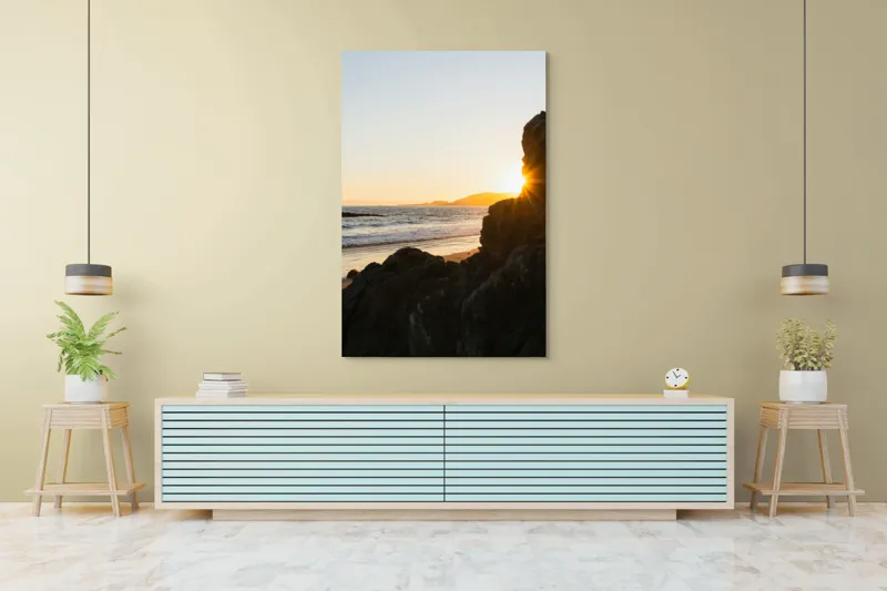 Tablou Canvas, "Apus de soare pe malul mării", Plajă, Apus, Valuri, Rocher, Soare, Orizont, Cer, Lumină, Relaxare, Natură, 100 x 150 cm – poza 4
