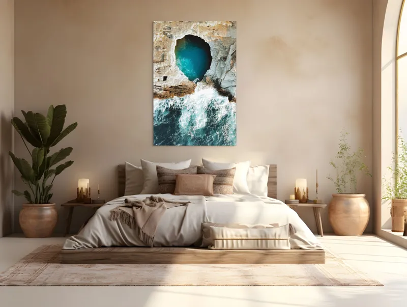 Tablou Canvas, "Tunelul albastru al mării agitate", Stâncă, Grota, Ocean, Valuri, Spumă, Turcoaz, Natură, Dramatic, Pitoresc, Contrast., 100 x 150 cm – poza 3