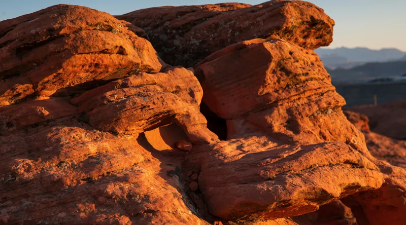 Tablou Canvas, "Rock Formation at Sunset", Pietre, Roci, Apus, Peisaj, Natura, Desert, Texturi, Umareni, Umbre, Formatiuni, Soare, Lumina, 90 x 50 cm – poza 2