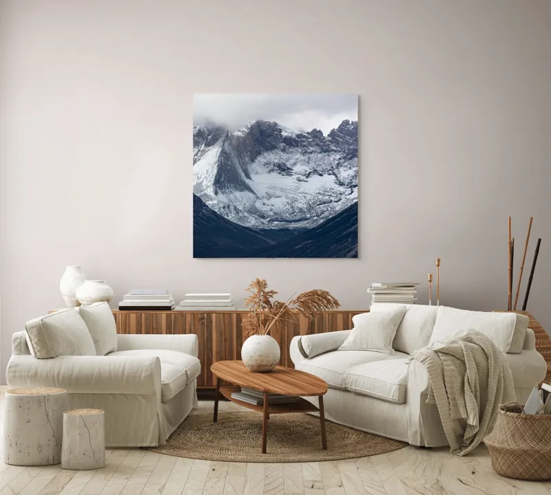 Tablou Canvas, "Zăpezi veșnice pe vârfuri stâncoase", Nor, Vârf, Zăpadă, Piscuri, Rocă, Pădure, Umbre, Răceală, 100 x 100 cm – poza 3