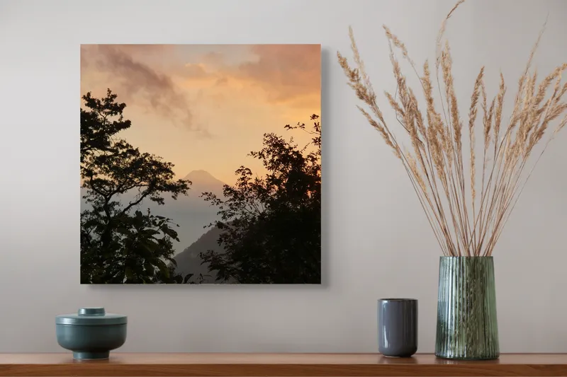 Tablou Canvas, "Muntele magic la asfințit vechi.", Munte, Apus, Siluete, Copaci, Cer, Norii, Peisaj, Lumină, Natură, Liniște, 50 x 50 cm – poza 4