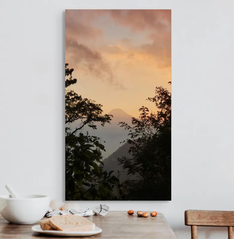 Tablou Canvas, "Muntele magic la asfințit vechi.", Munte, Apus, Siluete, Copaci, Cer, Norii, Peisaj, Lumină, Natură, Liniște, 50 x 90 cm – poza 3