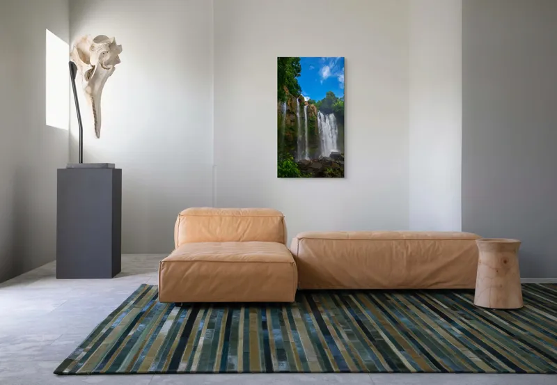 Tablou Canvas, "Cascada și cerul senin de vară", Cascadă, Vegetație, Cer, Stânci, Apă, Natură, Lumină, Aer Curat, Verdeață, Pădure., 50 x 90 cm – poza 5