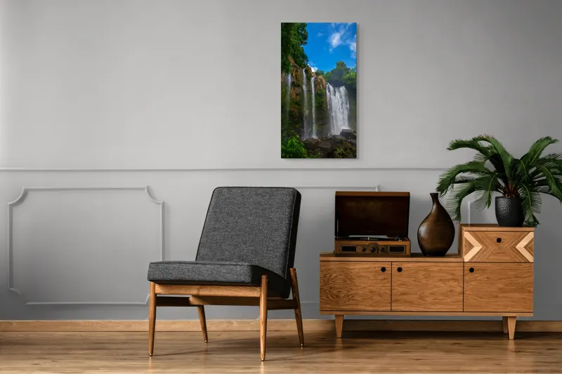 Tablou Canvas, "Cascada și cerul senin de vară", Cascadă, Vegetație, Cer, Stânci, Apă, Natură, Lumină, Aer Curat, Verdeață, Pădure., 50 x 90 cm – poza 8
