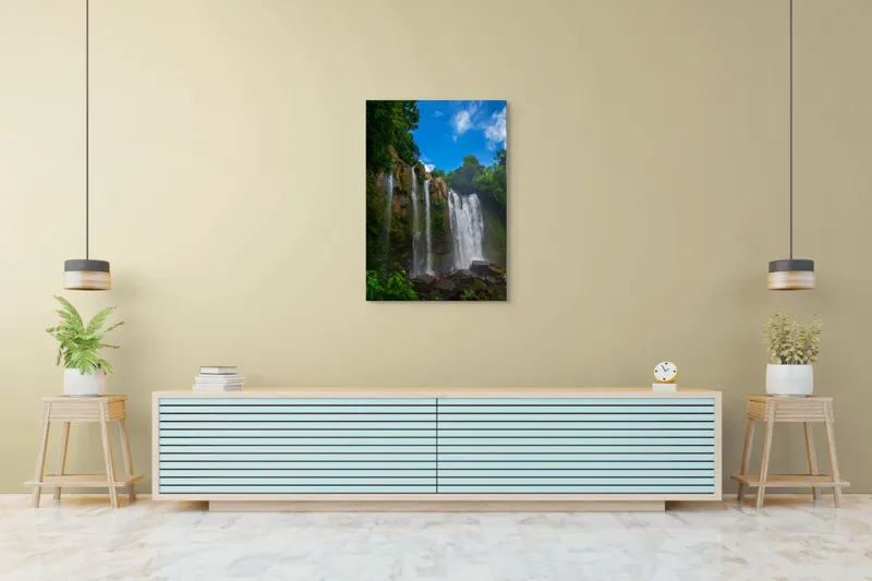 Tablou Canvas, "Cascada și cerul senin de vară", Cascadă, Vegetație, Cer, Stânci, Apă, Natură, Lumină, Aer Curat, Verdeață, Pădure., 70 x 100 cm – poza 5