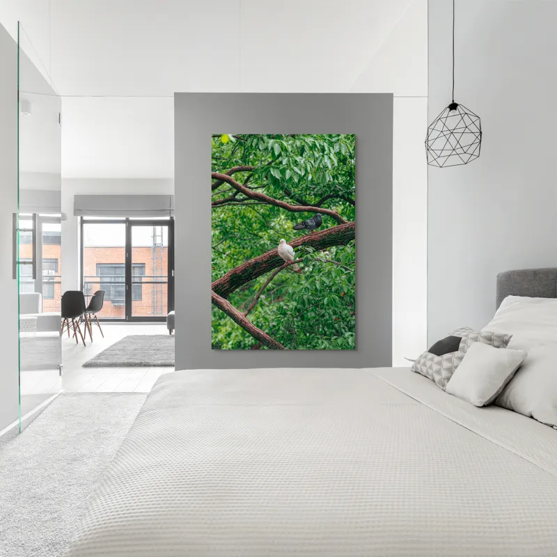 Tablou Canvas, "Porumbeii odihnindu-se pe crengi verzi", Porumbei, Ramuri, Frunze, Verdeață, Natură, Liniște, Armonie, Contemplare, 100 x 150 cm – poza 5