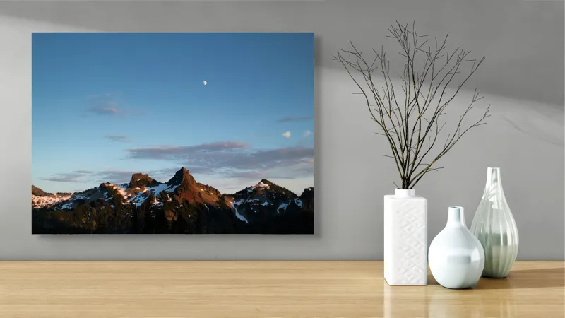 Tablou Canvas, "Luna strălucește peste munți înzăpeziți", Cer, Munți, Zăpadă, Nor, Lună, Amurg, Peisaj, Liniște., 70 x 50 cm – poza 3