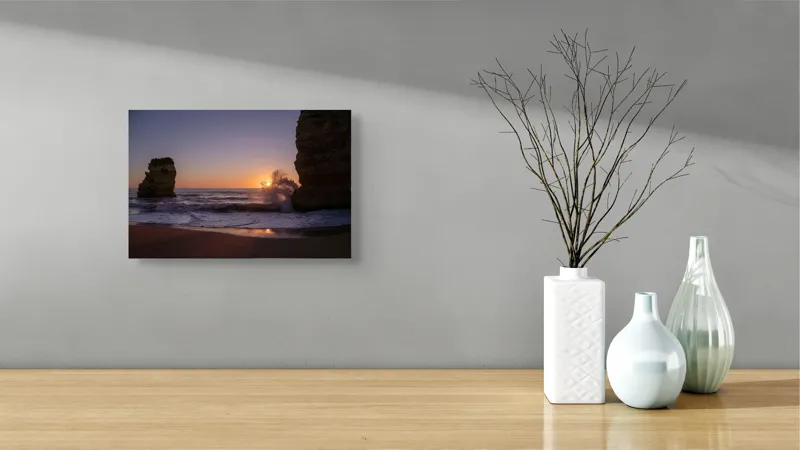 Tablou Canvas, "Apus pe țărmul stâncos al mării", Apus, Ocean, Valuri, Stânci, Plajă, Lumini, Cer, Reflecții, Spumă, Relaxare, 39 x 26 cm – poza 8