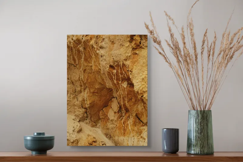 Tablou Canvas, "Straturi de piatră erodate de timp", Pietre, Stâncă, Textură, Eroziune, Galben, Maro, Natură, Forme, Abstract, Suprafețe, 39 x 54 cm – poza 3