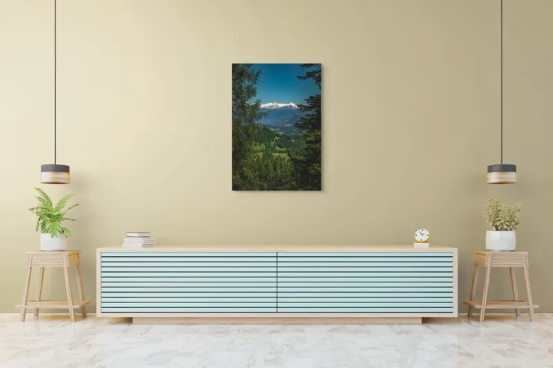Tablou Canvas, "Priveliște montană prin pădurile verzi", Munte, Zăpadă, Brazi, Cer, Verdeață, Peisaj, Vârfuri, Pădure, Natură, Frumusețe, 70 x 100 cm – poza 5
